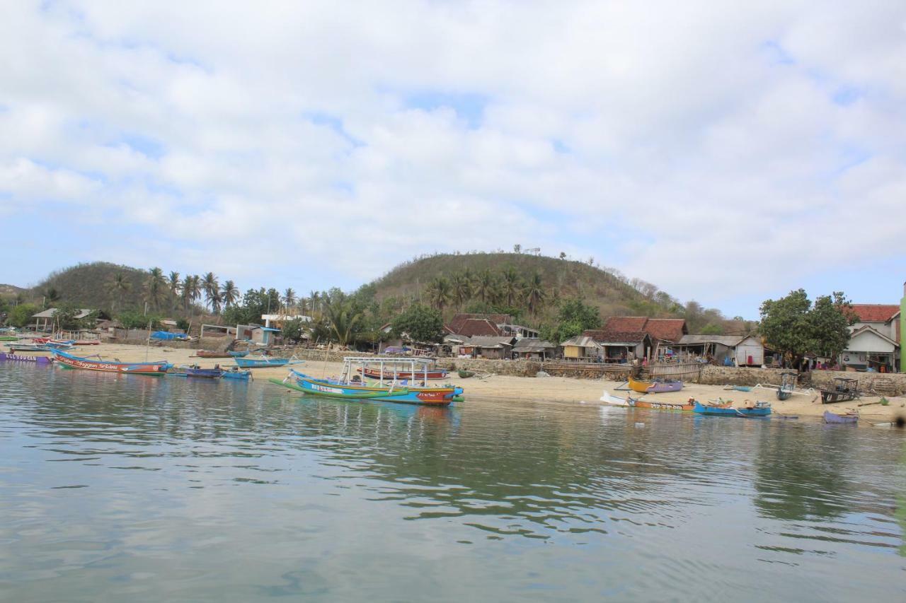 Duyung Rooms & Resto Gerupuk Bumbang Zewnętrze zdjęcie
